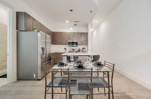 Cedars Apartment | Snazzy loft style 2BR | Gym | Parking | Workspace