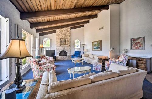 Kerrville House | Snowbird-Friendly House with Game Room, Full Kitchen, Balcony & W/D