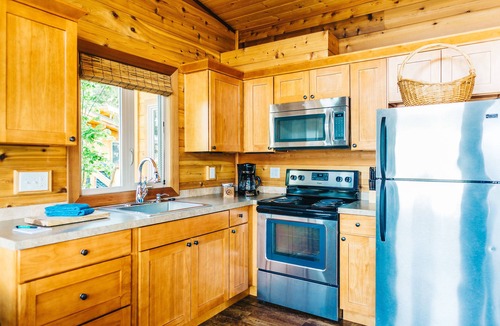 Friday Harbor Hotel | Snug Harbor Resort and Marina - One Bedroom Waterfront Suite