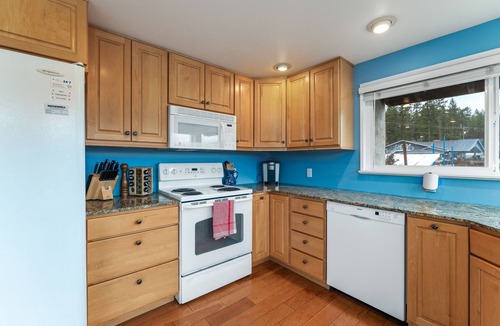 Chelan House | Soak Up Some Sunshine - S. Lakeshore Cabin