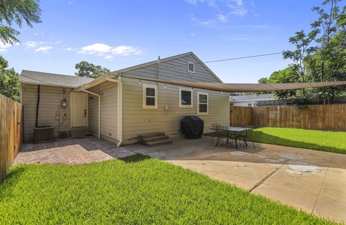 Central Arlington House | Soccer Championship | Walk to AT&T Stadium | Sleeps 6