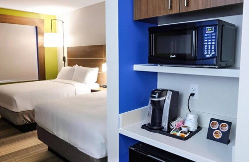Aldine House | Soft Mattress, Fluffy Pillows & Coffee Awaits
