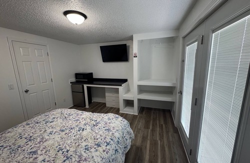 St. Joseph Apartment | Soothing 1-bedroom apartment B with AC in Saint Joseph