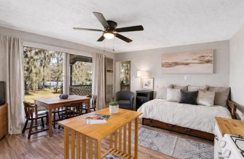 Uncertain House | Southern Pearl Waterfront Charm -Kayaks & Canoes