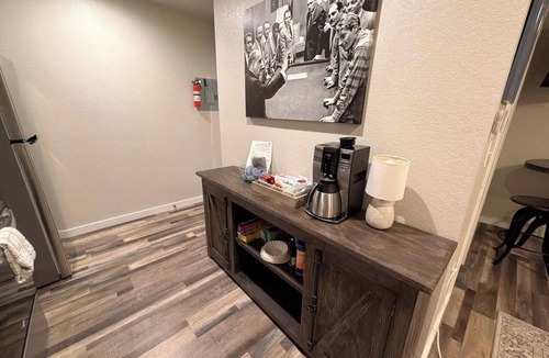 Fairmount Apartment | Southside Lounge on Magnolia Midterm Rental