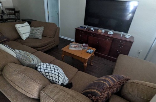 College Station House | Spacious 1 bedroom in 4-bedroom house in serene Bryan with AC