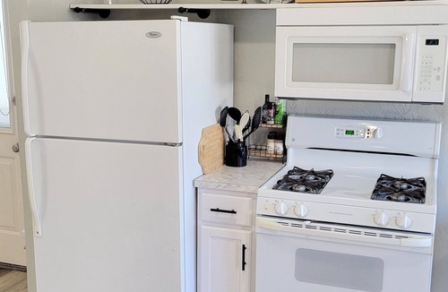 Morris Hill House | Spacious 1 BR 1 BA Guest House Walk to St Als Hospital + 10 mins to DT