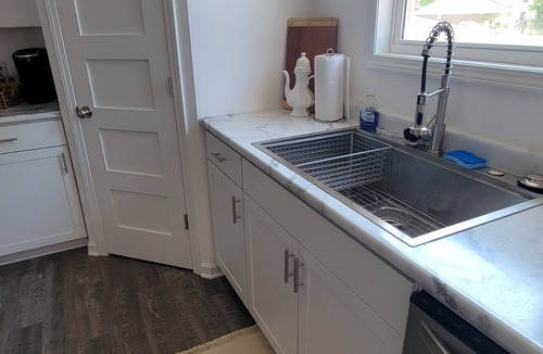 Hamilton Apartment | Spacious 1 BR Carriage House - 2 min walk to Missouri Star