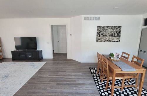 Hamilton Apartment | Spacious 1 BR Carriage House - 2 min walk to Missouri Star