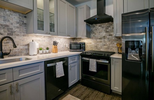 Washington Ave./ Memorial Park House | Spacious 15BR/15BA Homes Sleeps 40 Houston