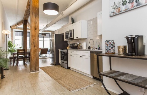 River Market Apartment | Spacious 2-bed loft with full kitchen, washer/dryer, city views, and in-building gym, game room, and coffee bar. Walkable location with streetcar access just steps away.