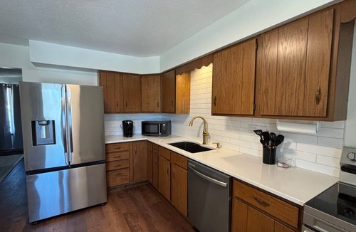 Crete House | Spacious 2-bedroom home, located on 2nd floor.