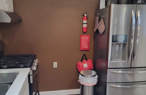 Kansas City House | Spacious 2-bedroom house in enchanting Kansas City with AC, NSD-STRMAJ-00254