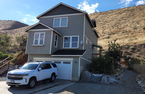 Pateros House | Spacious 2 bedroom w/river view - 5 min to Alta Lake Golf Resort and State Park