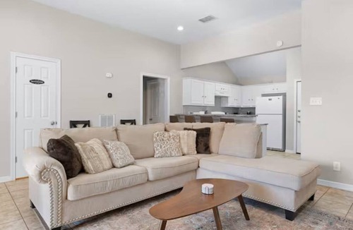 College Station House | Spacious 2BR House, Steps from A&M - King - Patio