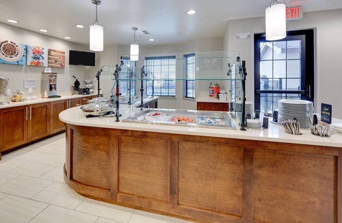 Schertz Apartment | Spacious 2BR Suite w/Free Breakfast + Pool
