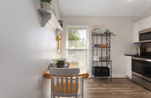 Waldron House | Spacious 2BR Townhouse | 2-Story | Detached Garage I Seasonal Pool