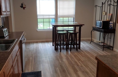 Wakefield House | Spacious 3 Bedroom Home 1 Acre Unlimited Fast wifi