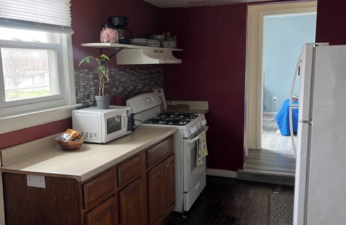 Mount Clemens Apartment | Spacious 3-bedroom apartment with WiFi, AC in marvelous Mount Clemens