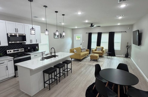 Northside Apartment | Spacious 3-bedroom 2.5 bath in delightful Houston near Downtown