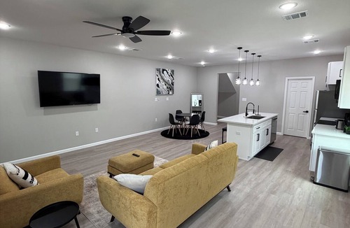 Northside Apartment | Spacious 3-bedroom 2.5 bath in delightful Houston near Downtown