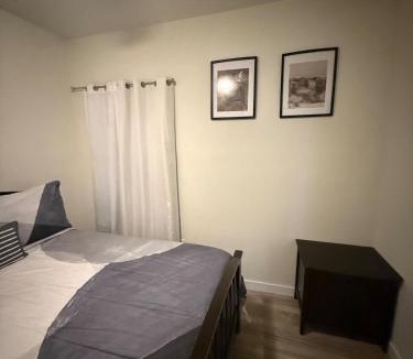 Meadowbrook House | Spacious 3 bedroom 2 bath home in Downtown