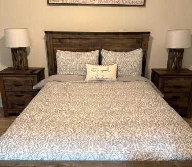 Meadowbrook House | Spacious 3 bedroom 2 bath home in Downtown
