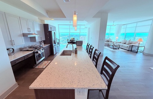 Texas Medical Center Apartment | Spacious 3-bedroom apartment Near MD Anderson With Shuttle service.