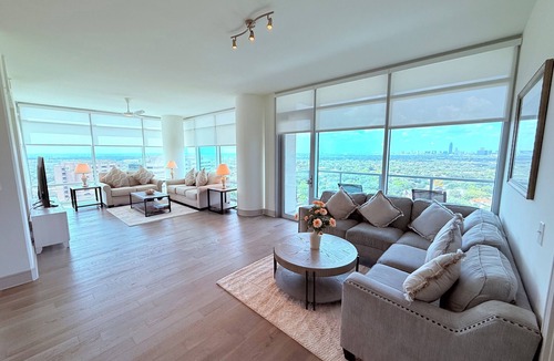Texas Medical Center Apartment | Spacious 3-bedroom apartment Near MD Anderson With Shuttle service.