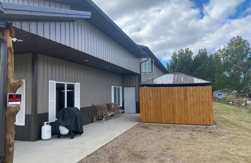 Pierre House | Spacious 3-bedroom building in Cow creek SD close to Outpost Lodge with AC