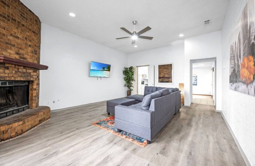 Buckner Terrace - Everglade Park House | Spacious 3 bedroom home