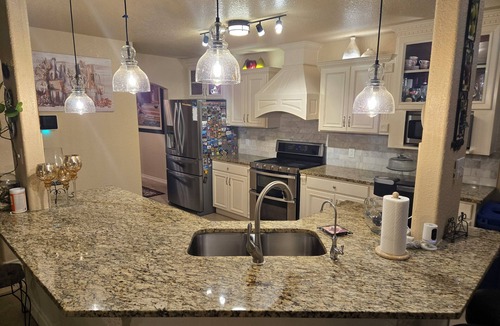 Biggs Field House | Spacious 3-bedroom house with Swimming Pool and a Spectacular View in El Paso