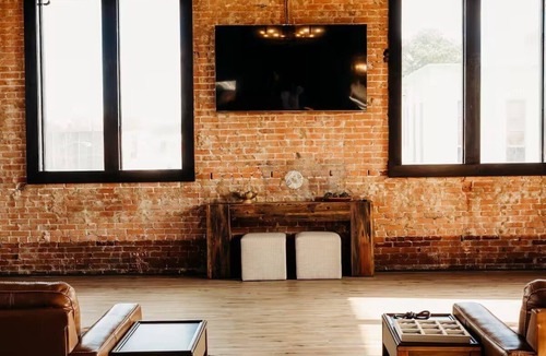 Crockett Apartment | Spacious 3-bedroom loft apartment in downtown Crockett with AC