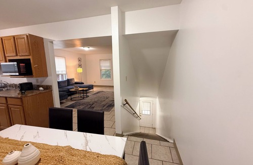 Macomb House | Spacious 3BR/2BA Home – Queen Beds + TVs in Every Room