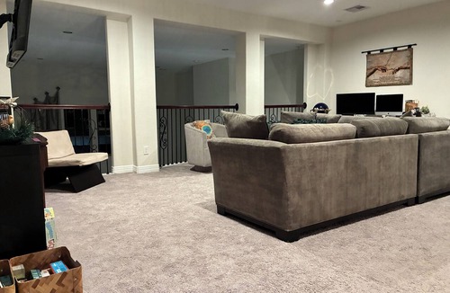 Pearland House | Spacious 3BR/3BA Upstairs Getaway with Private Balcony — Steps from Town Center