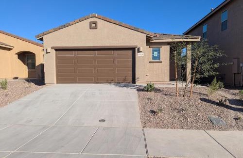 Tucson House | Spacious 3BR Home - Pool, Playground, EV Station L2, Near Freeway, Free Parking