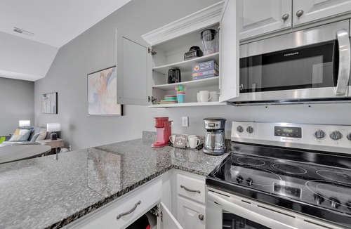 Blue Springs House | Spacious 3BR Home w/Garage & In-Unit Laundry, Main-Level Living