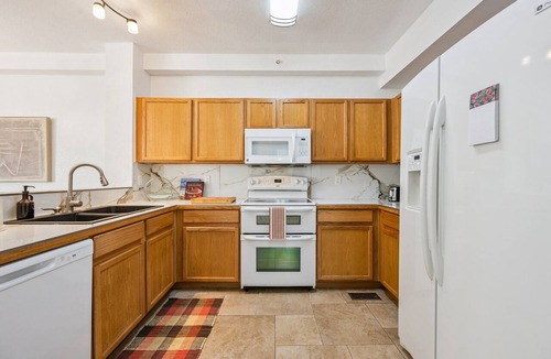 Commerce City House | Spacious 3BR Home w/Garage - Easy DIA Access