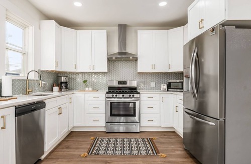 Merion Village House | Spacious 3BR Near German Village/Fire Pit, Yard, & Grill. SuperHost & Veteran!