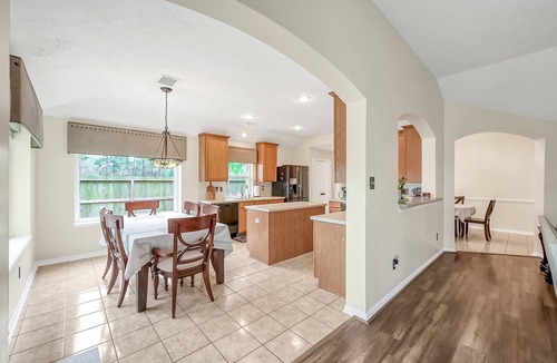 College Park House | Spacious 3BR Near The Woodlands | King Bed | Fast WiFi | Easy I-45 Access
