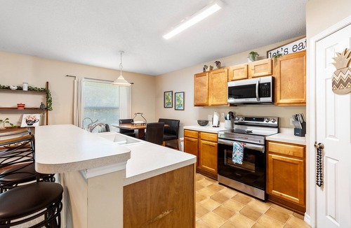 Milton House | Spacious 3BR Pace Home — King Bed + Screened Porch — Pet Friendly