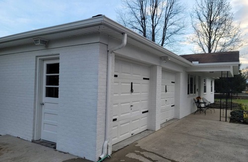 Otterbien Home House | Spacious 3BR Ranch w/Hot Tub & Yard Near Kings Island