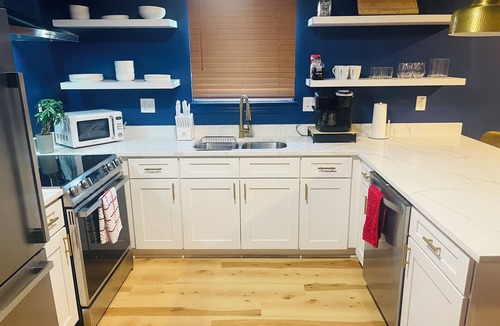 Faubourg Livaudais House | Spacious 3BR – Steps to St. Charles, Streetcar & Local Hotspots