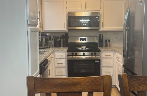 South Arlington House | Spacious 4-bedrm house in Arlington with AC & located 4.5m/7.24km from Stadium.