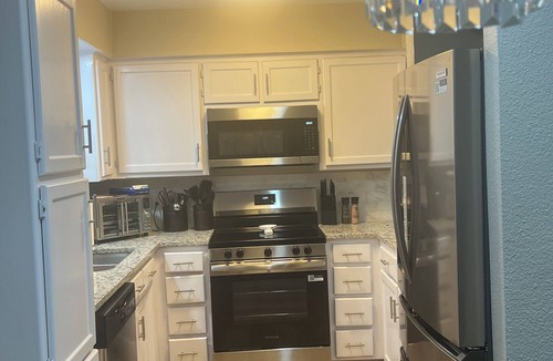 South Arlington House | Spacious 4-bedrm house in Arlington with AC & located 4.5m/7.24km from Stadium.