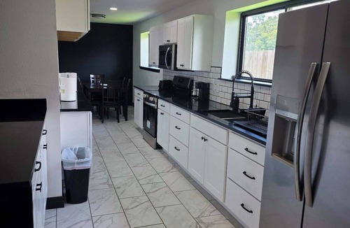 Central City House | Spacious 4-bedroom house in enchanting Corpus Christi with AC and pool!