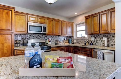 MacGregor House | Spacious 4-Bedroom Duplex in the Heart of Houston