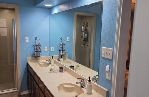 North Arlington House | Spacious 4-bedroom house in awesome Arlington 6 minutes from AT&T stadium