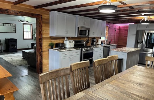 Fairport House | Spacious 4-bedroom house in brilliant Maysville with AC