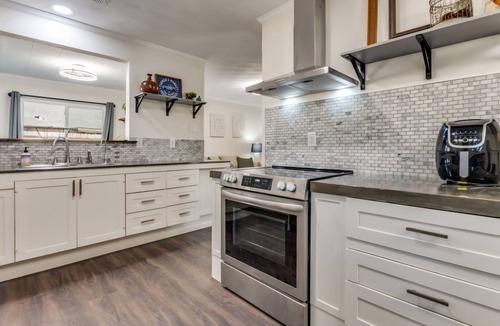 Irving House | Spacious 4-bedroom Home with Hot Tub - Private Oasis in DFW